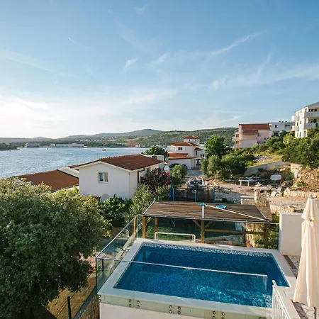 Pet Friendly In Zatoglav With Kitchen Rogoznica (Sibenik-Knin)
