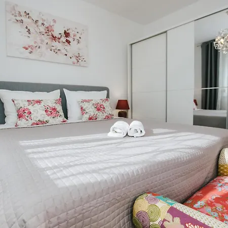 Pet Friendly In Zatoglav With Kitchen Holiday home Rogoznica (Sibenik-Knin)