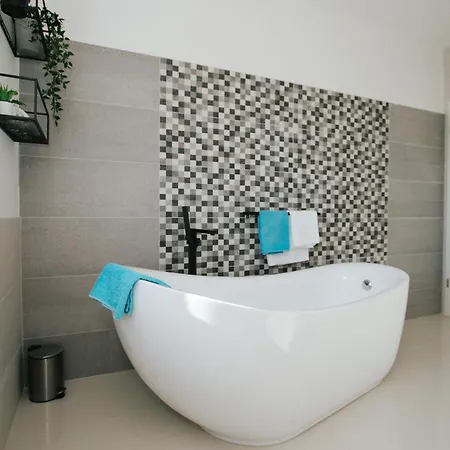 Pet Friendly In Zatoglav With Kitchen * Rogoznica (Sibenik-Knin)