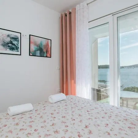 Holiday home Pet Friendly In Zatoglav With Kitchen