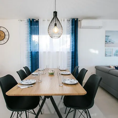 Pet Friendly In Zatoglav With Kitchen