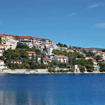 Pet Friendly In Zatoglav With Kitchen Holiday home Rogoznica (Sibenik-Knin)