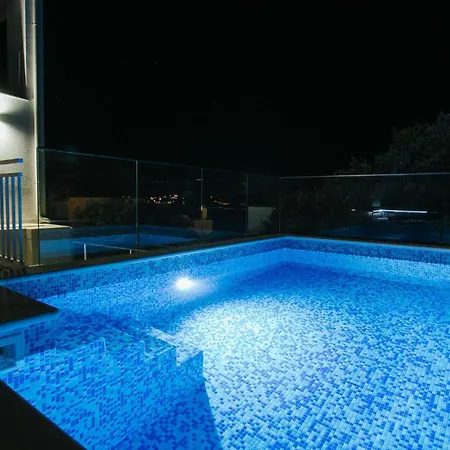 Pet Friendly In Zatoglav With Kitchen Rogoznica (Sibenik-Knin)