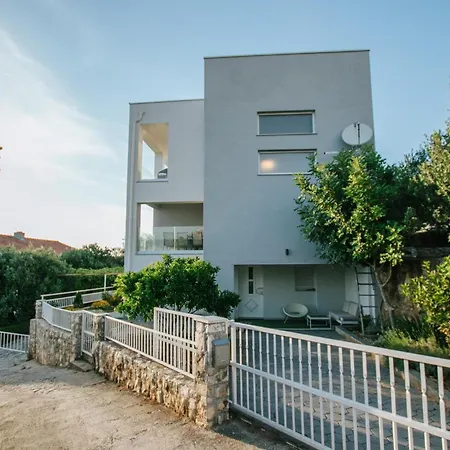 Pet Friendly In Zatoglav With Kitchen Holiday home