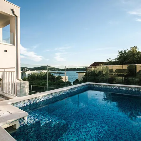 Pet Friendly In Zatoglav With Kitchen Rogoznica (Sibenik-Knin)