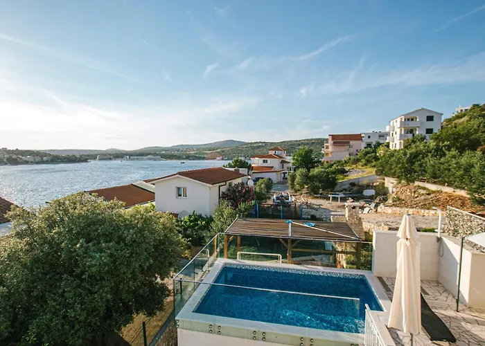 Stunning In Zatoglav Рогозница