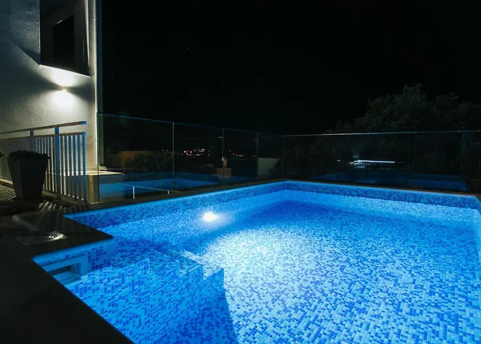 Stunning In Zatoglav Рогозница