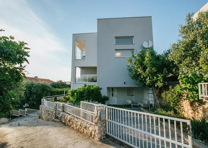 Stunning In Zatoglav Holiday home